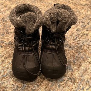 Cat & Jack Black Snow Boots 9/10